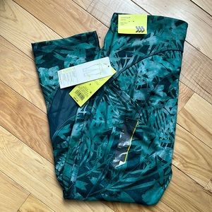 All in Motion High Rise Capri Small Curvy workout leggings contour pants green